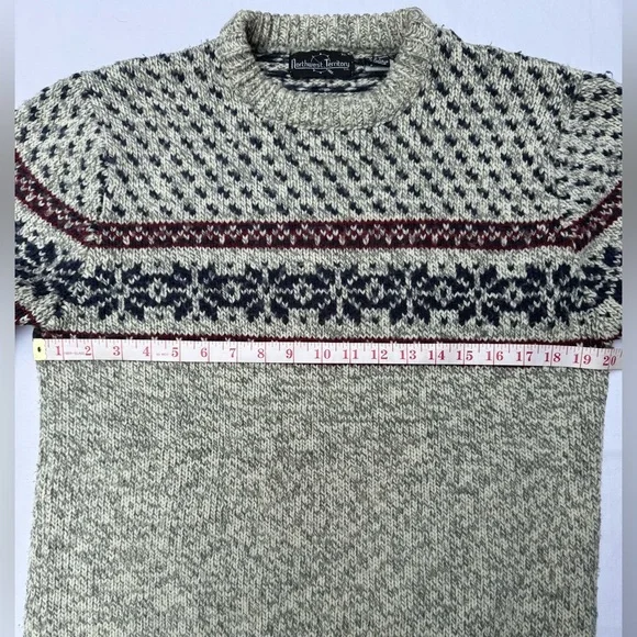 Northwest Territory Men's Vintage Crewneck Sweater - Cream and Burgundy Pattern - Picture 4 of 5